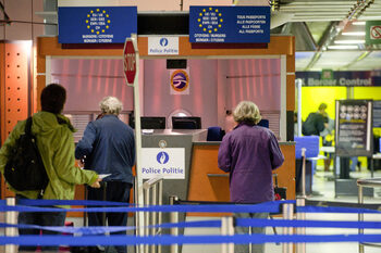 ЕС ще затрудни още руснаците, пътуващи в Шенген